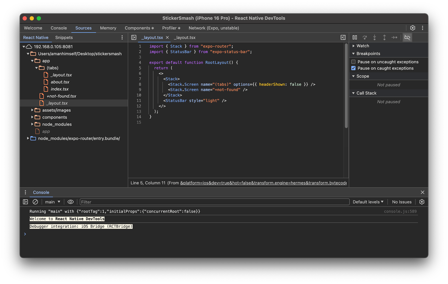 显示源选项卡下一个文件的 React Native DevTools。